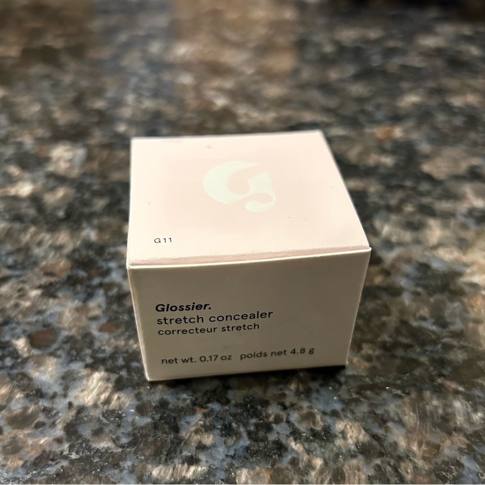 Glossier Stretch Concealer for Dewy Buildable Coverage G11